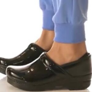 Dansko Women's Clogs XP 2.0 Black Patent Leather Size 9.5W